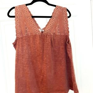 Sleeveless mauve blouse
